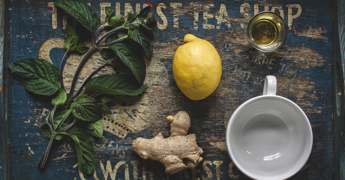 ICED GREEN TEA WITH LEMON, MINT & GINGER